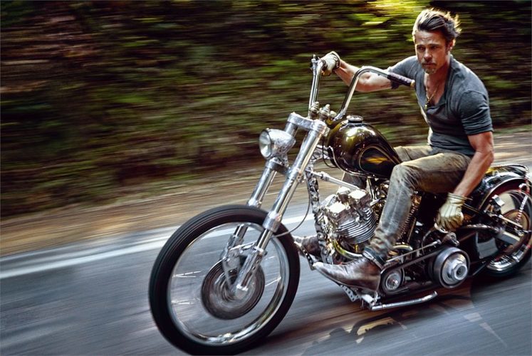 brad-pitt-en-moto