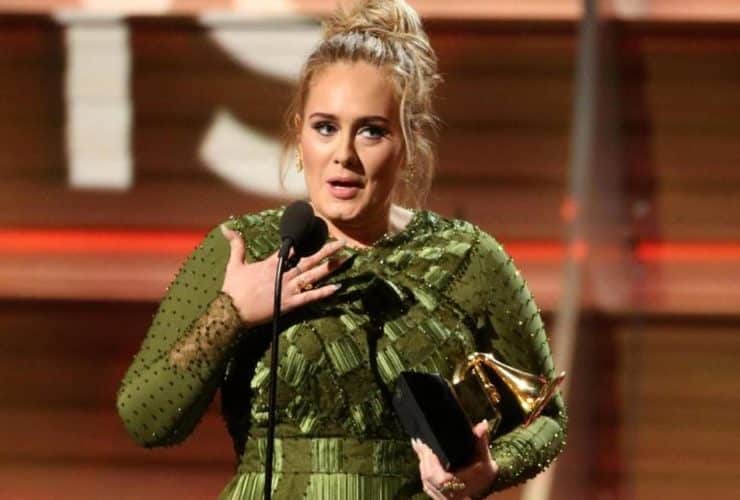 Adele se corona como reina de la noche en los GRAMMYs con decepción y lágrimas incluidas