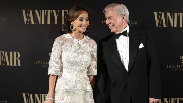 Isabel Preysler y Mario Vargas Llosa muy enamorados, disfrutan de una velada inolvidable