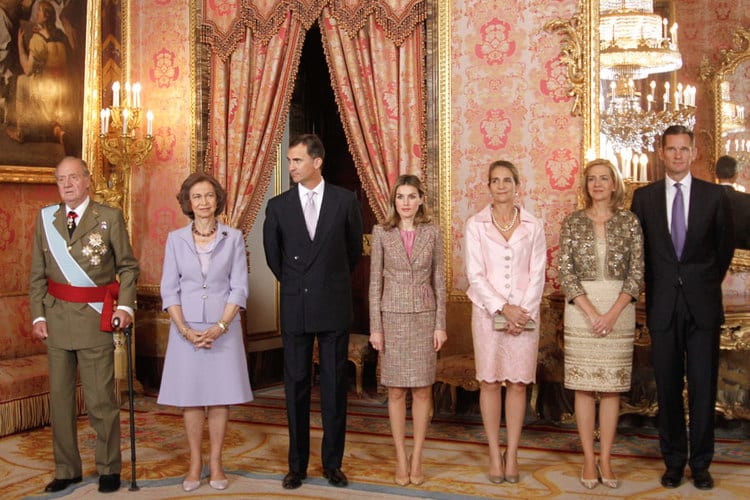 Felipe VI y el gesto hacia sus hermanas con el que celebra 10 años de reinado