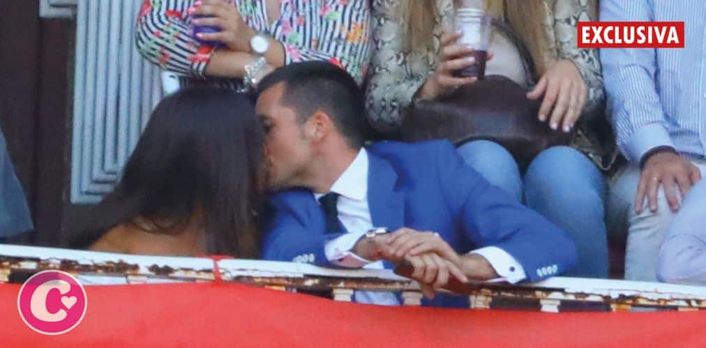 Fotos: Benji Aparicio olvida a Laura Matamoros comiéndose a besos a una morenaza