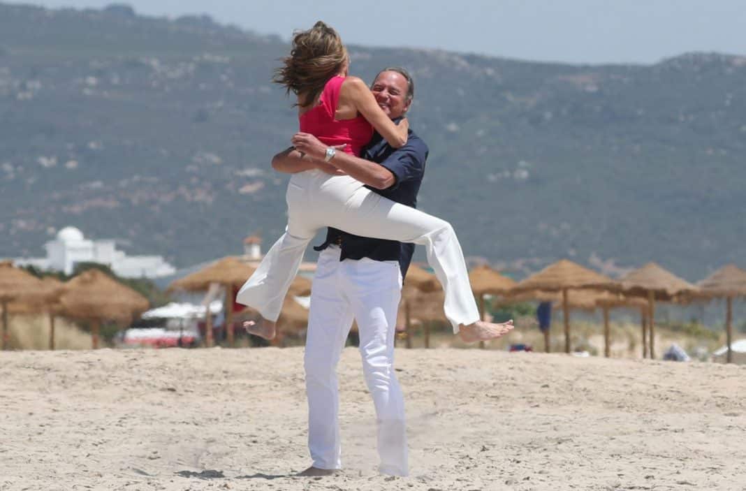 Paz Padilla y Bertín Osborne juntos playa