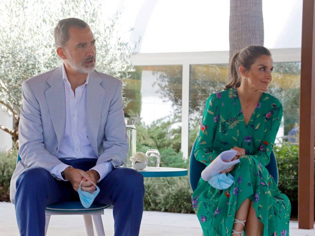 Letizia aterriza en Mallorca con ausencias importantes y mucha familia política