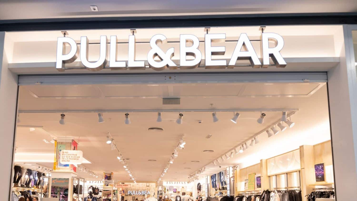 La prenda de menos de 8 euros de Pull&Bear que lucen las celebrities