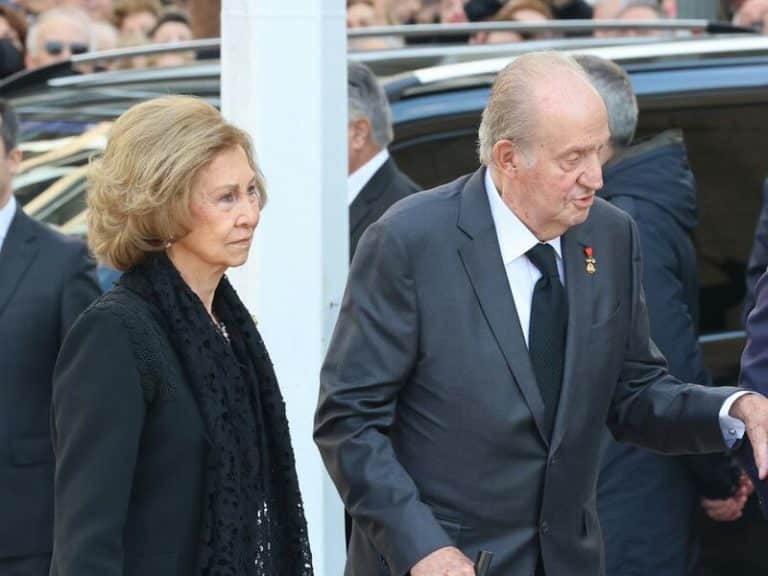 La revelación que cambió todo: destapan que Sofía pilló a Juan Carlos en la cama con otra mujer