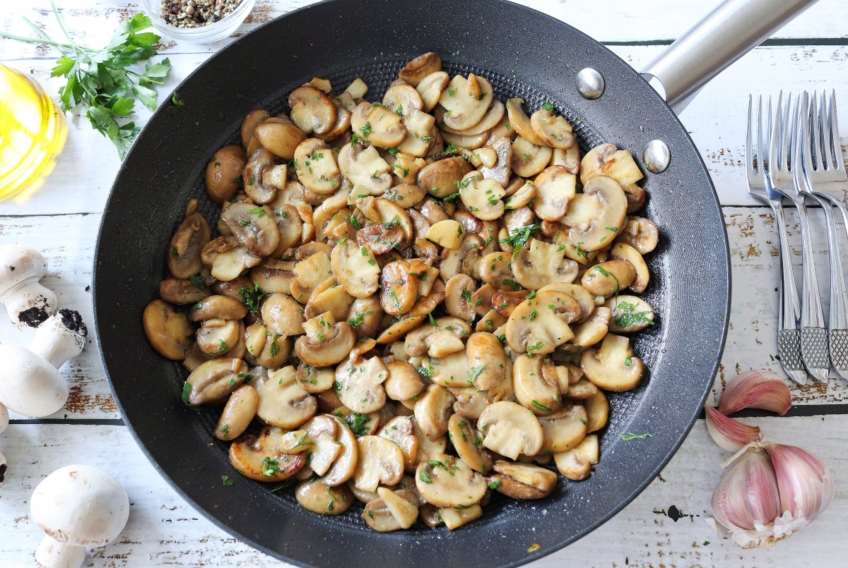 Receta de champiñones al ajillo, más que un simple acompañamiento