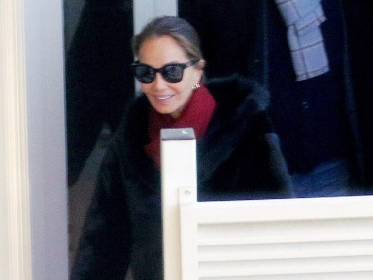 Isabel Preysler y toda la familia cogen un vuelo dirección Miami