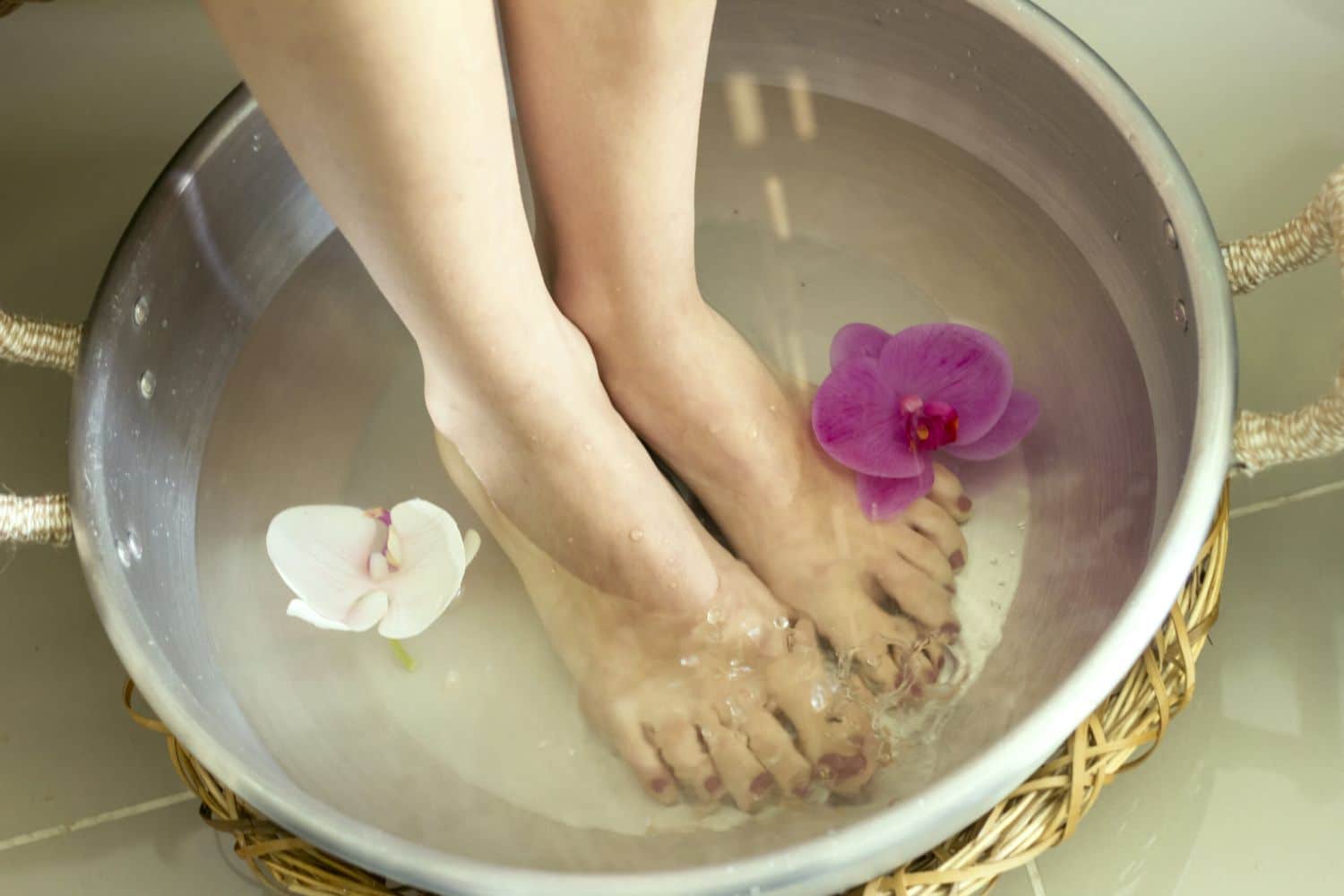 La importancia de masajearte los pies todos los días antes de dormir