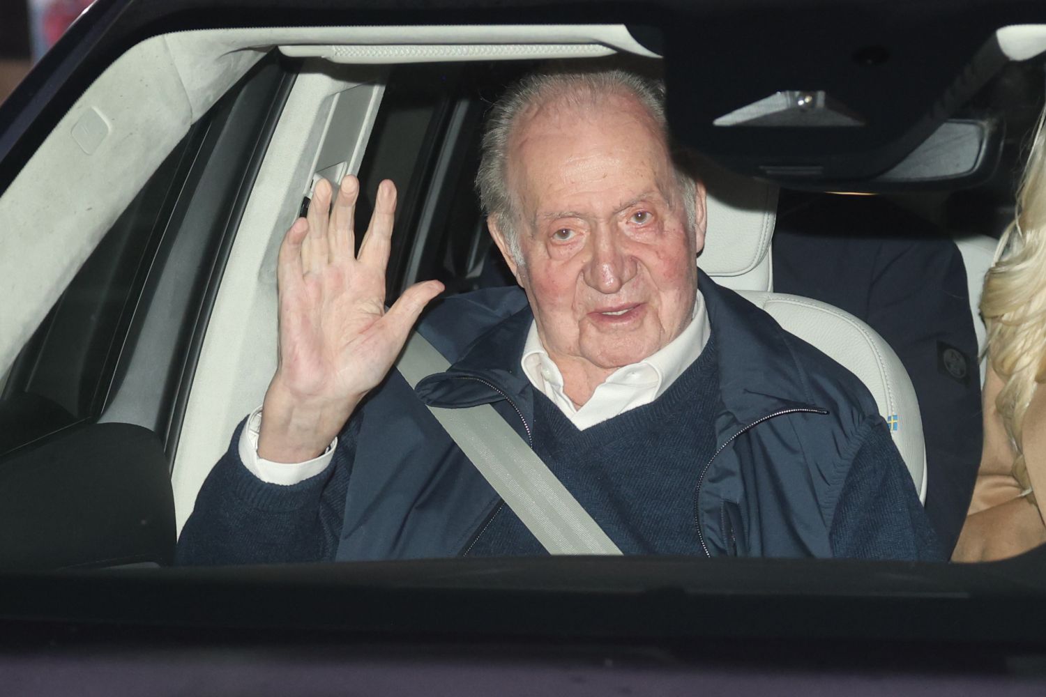 Juan Carlos I y la Infanta Elena se reúnen en secreto en Sanxenxo: Zarzuela en llamas