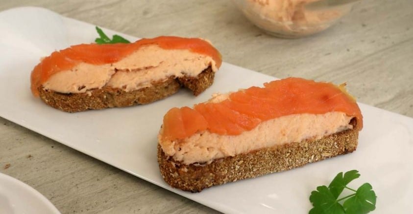 Paté de salmón ahumado, la sencilla receta para un picoteo elegante