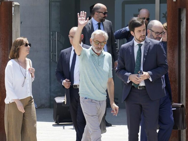 Imanol Arias se muestra «contento y conforme» tras su acuerdo con la Fiscalía: «Me olvido de los 28 años de cárcel»