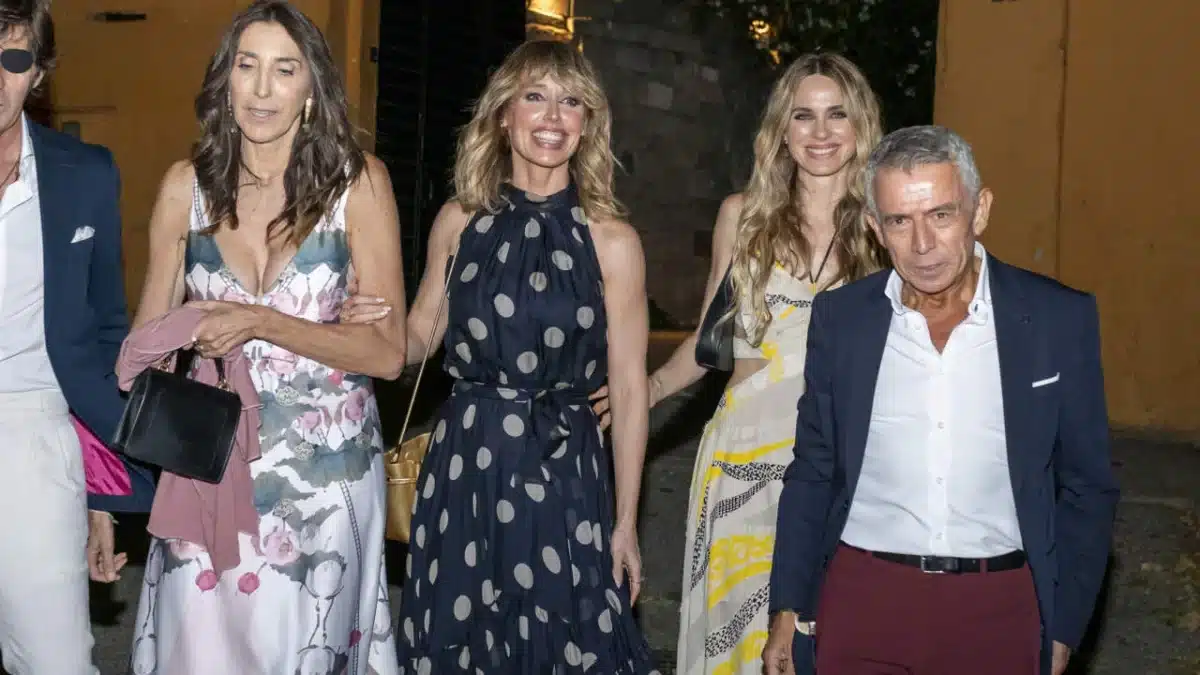 Emma García llama la atención en la primera fiesta de famosos del verano 2024