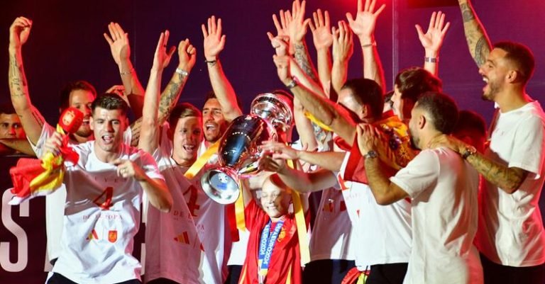 La otra cara de la celebración en Cibeles: La participación de las familias y las parejas de los futbolistas