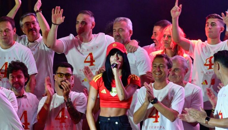 Aitana con una actuación estelar en la celebración de La Roja en Cibeles