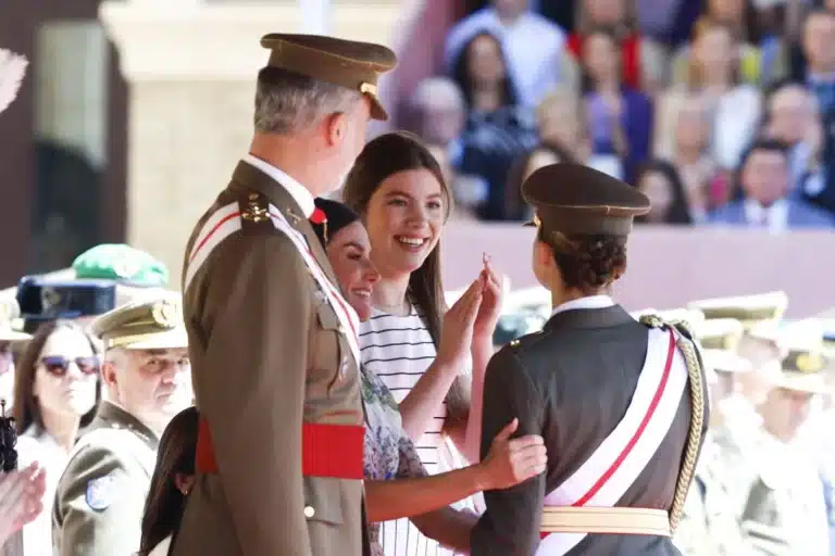 Letizia y Sofía triunfan entre los cadetes