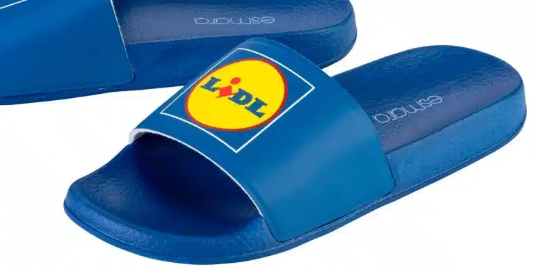 Las llamativas chanclas de Lidl que se agotan una y otra vez