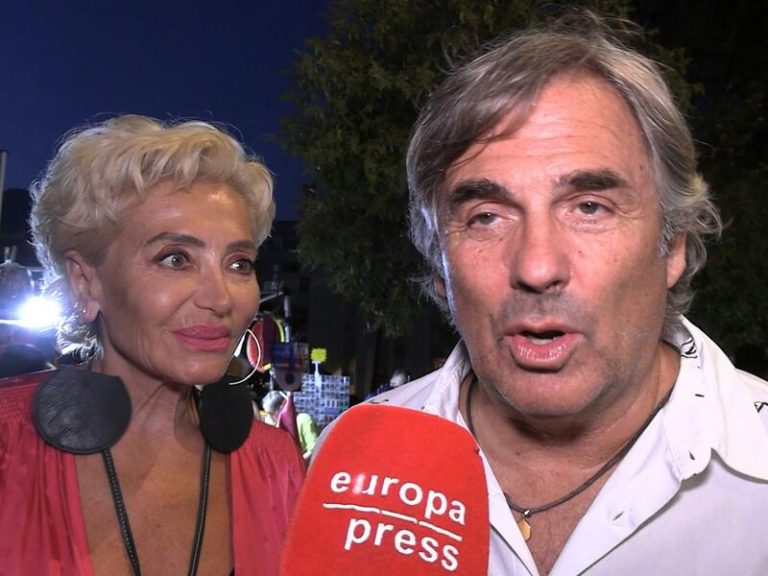 Hubertus Hohenlohe, acompañado de Simona Gandolfi, revela su papel en el cartel en la corrida nocturna de Marbella