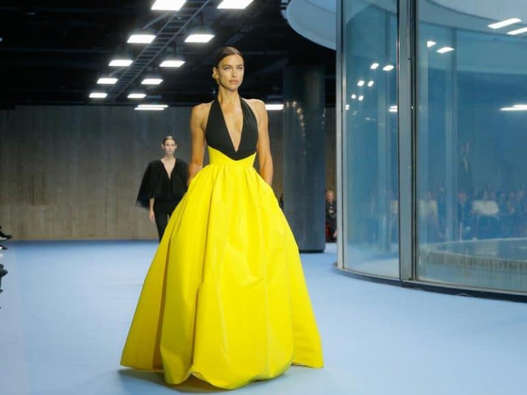 Carolina Herrera desvela su colección Primavera 2025 en la semana de la moda de Nueva York